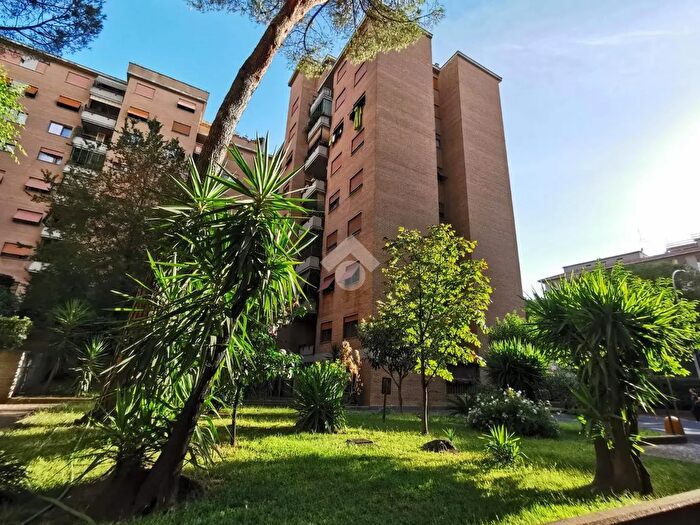 Appartamento trilocale in vendita in Via Filomusi Guelfi, Roma