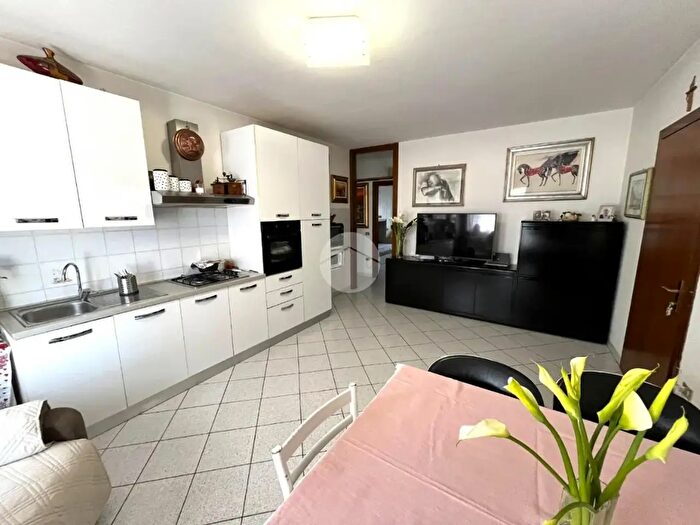 Appartamento trilocale in vendita in Via Isola della Scala, Buttapietra