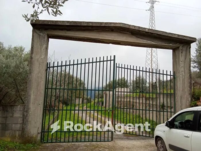 Casa trilocale in vendita in Mammola