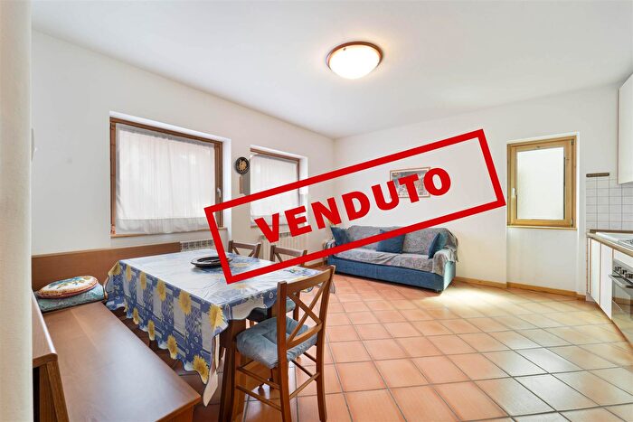 Appartamento trilocale in vendita in Via Cacciatori delle Alpi, Novate Mezzola