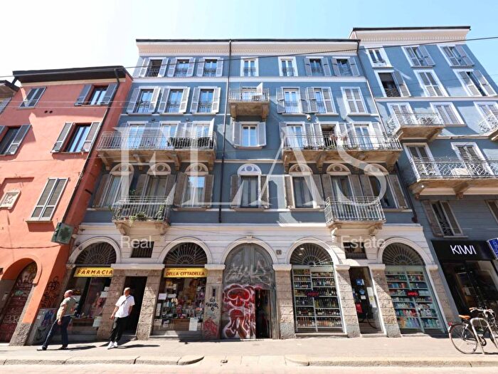 Appartamento trilocale in affitto in Corso di Porta Ticinese, Ticinese, Milano