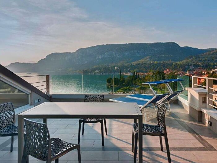 Appartamento trilocale in affitto in via San Bartolomeo, Garda