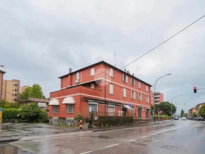 Appartamento con 5 locali in vendita in Via del Triumvirato, Bologna