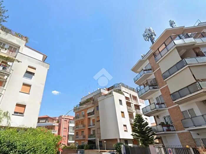 Appartamento trilocale in vendita in Via Bonaventura Cerretti, Roma