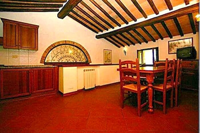 Appartamento trilocale in affitto in Via Roma, Centro, Gaiole in Chianti