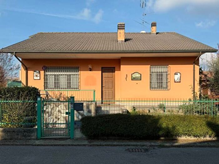 Casa con 5 locali in vendita in Via Angelo Bascapè, Voghera