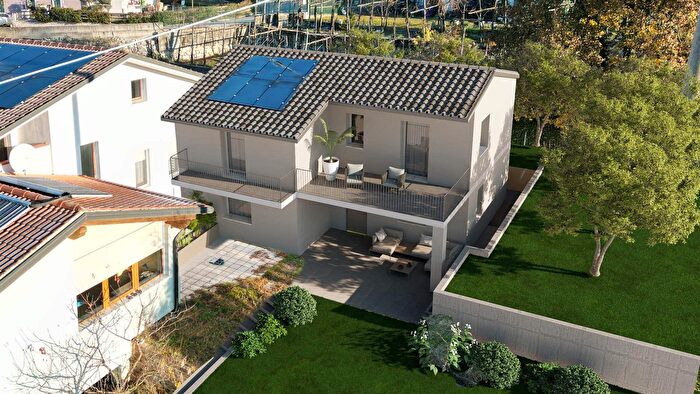 Appartamento con 8 locali in vendita in Via Fantoni, Castelgomberto