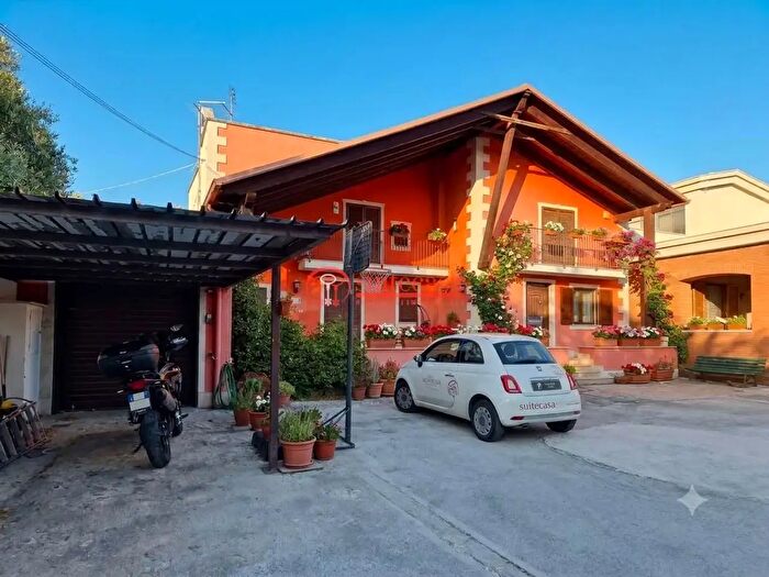 Casa con 6 locali in vendita in Andria