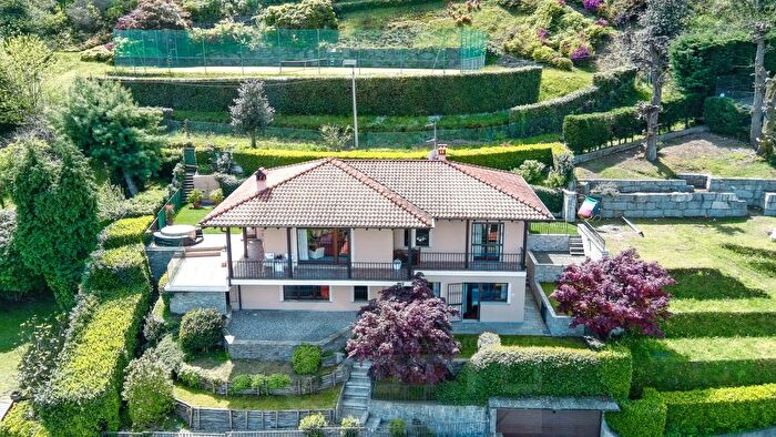 Casa con 6 locali in vendita in Via Vignolo Park, Stresa