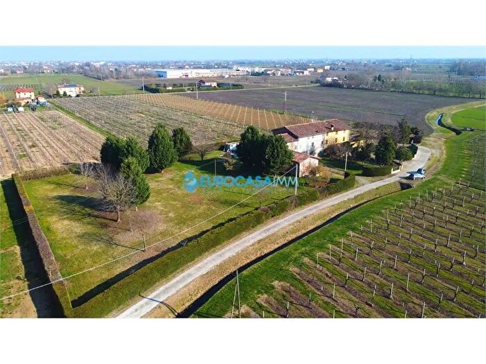 Casa con 14 locali in vendita in Via della Rosa Carpi Mo, Carpi