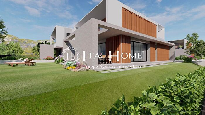 Casa con 5 locali in vendita in Via Mazzini, Mozzo