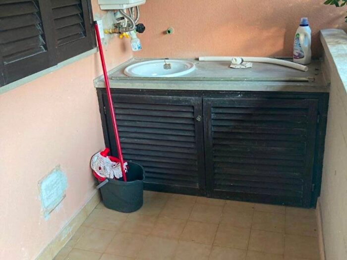 Casa quadrilocale in affitto in Viale Roma, Marina di Massa Centro, Massa