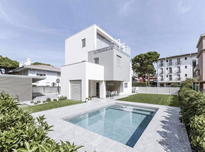 Casa con 6 locali in vendita in Via Andrea Bafile, Jesolo