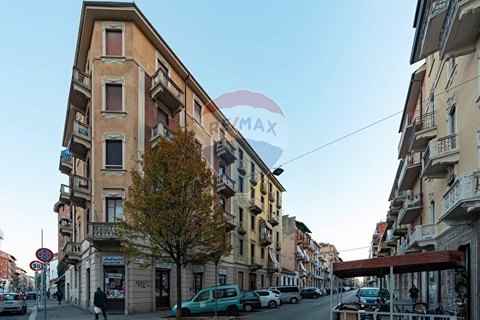 Appartamento con 5 locali in vendita in Via Leinì, Torino