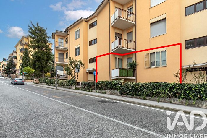 Appartamento con 5 locali in vendita in Via San Francesco dAssisi, Macerata