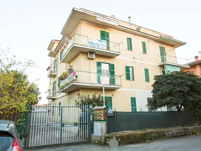 Appartamento trilocale in vendita in Via Matteo De Pasti, Roma