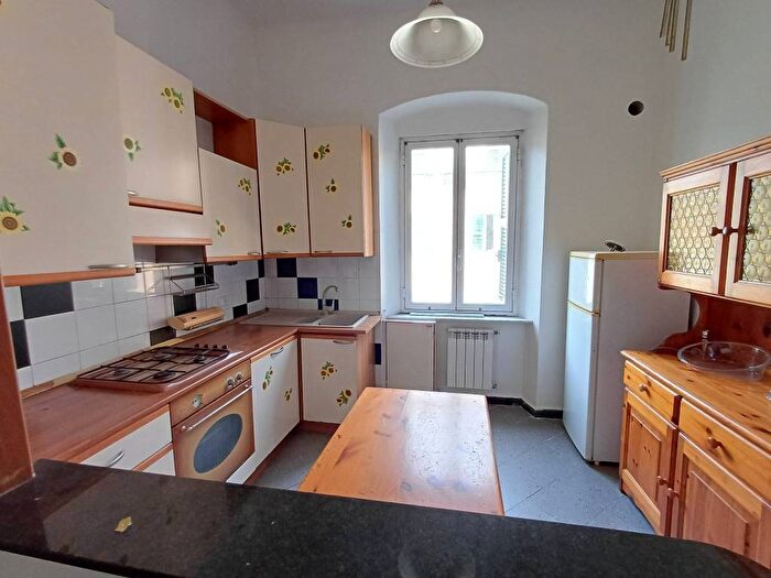 Appartamento trilocale in affitto in Via Pietro Borsieri, Certosa, Genova