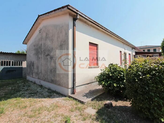 Casa quadrilocale in vendita in Via Veneto, Campolongo Maggiore