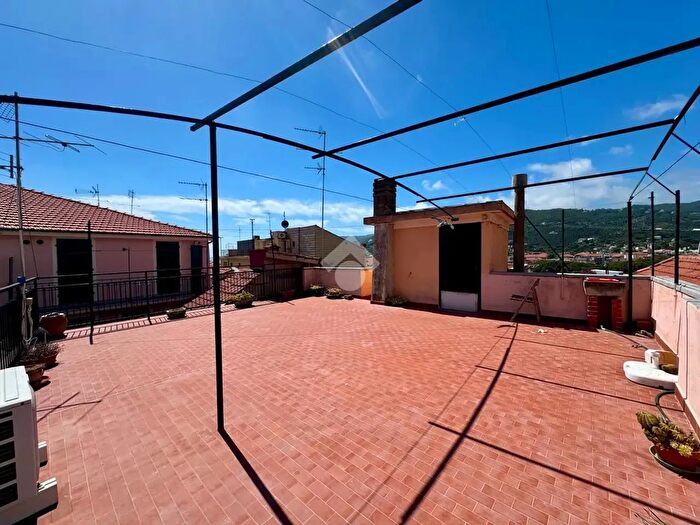 Appartamento quadrilocale in vendita in Via Demaestri, Spotorno
