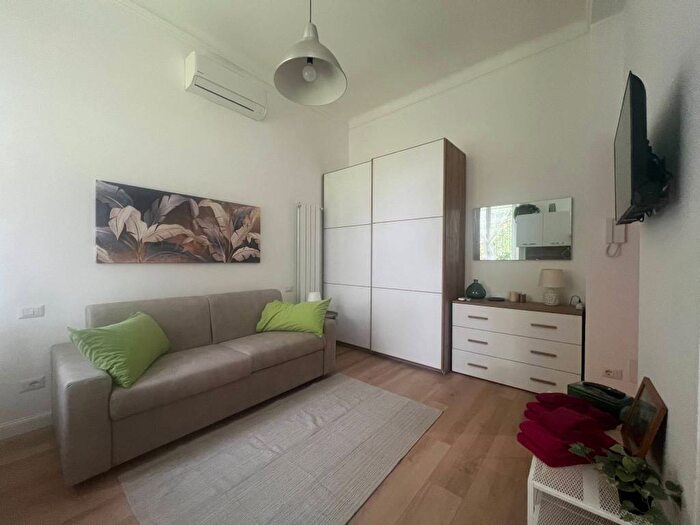 Appartamento monolocale in affitto in Alzaia Naviglio Pavese, Navigli Darsena, Milano