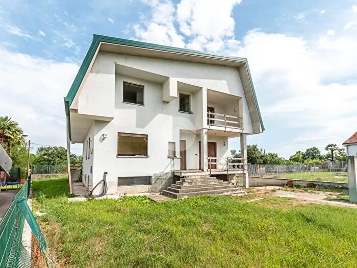 Casa con 6 locali in vendita in Località Genesia, Robassomero
