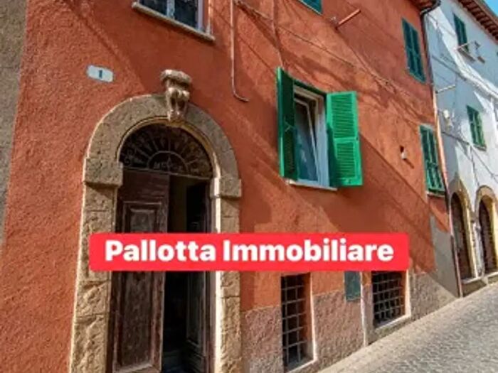 Appartamento trilocale in vendita in Via Cialdini, Valentano