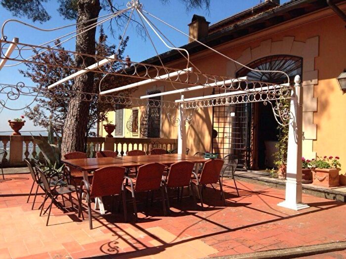 Casa con 10 locali in vendita in Firenze