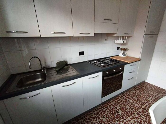 Appartamento quadrilocale in affitto in Via Giuseppe Fregni, Sant'Agnese Università, Modena