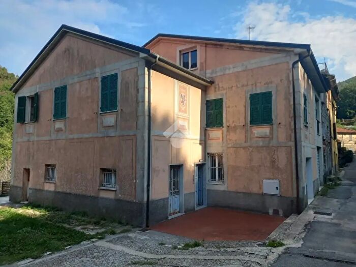 Casa con 12 locali in vendita in Via Capitano Francesco Gandolfo, Mezzanego