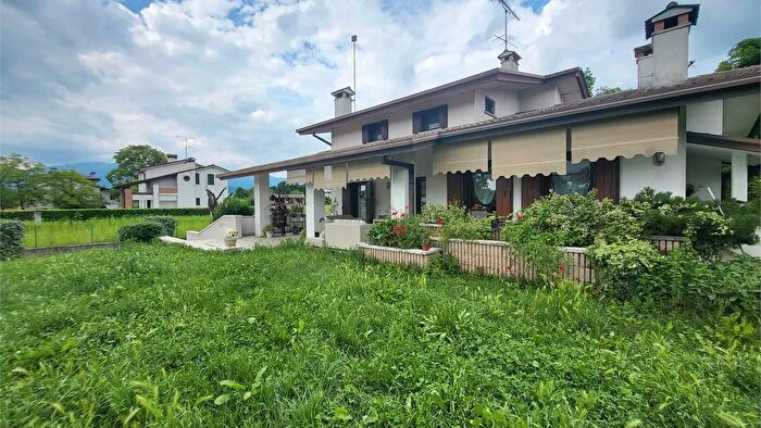 Casa con 10 locali in vendita in Sernaglia della Battaglia Via Trevigiana, Montebelluna