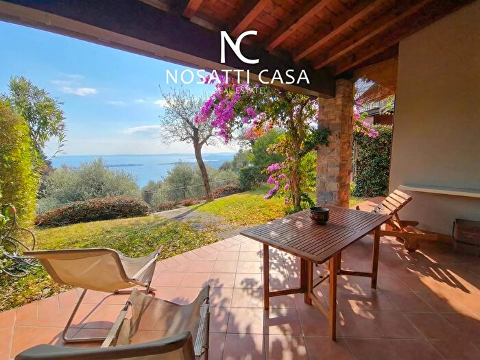 Appartamento trilocale in vendita in Via Panoramica, Gardone Riviera