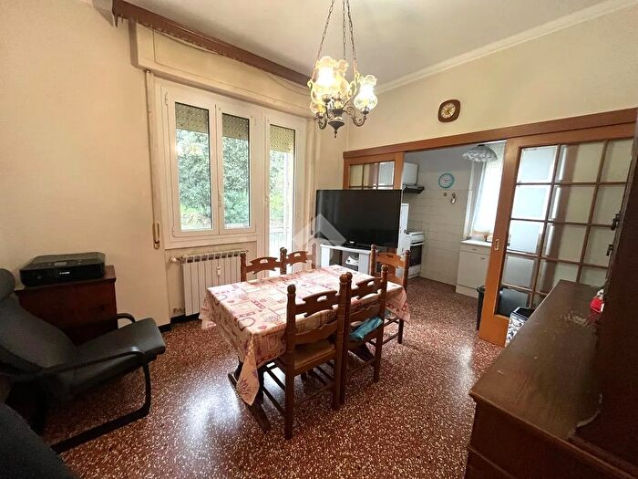 Appartamento trilocale in vendita in Via Teglia, Genova