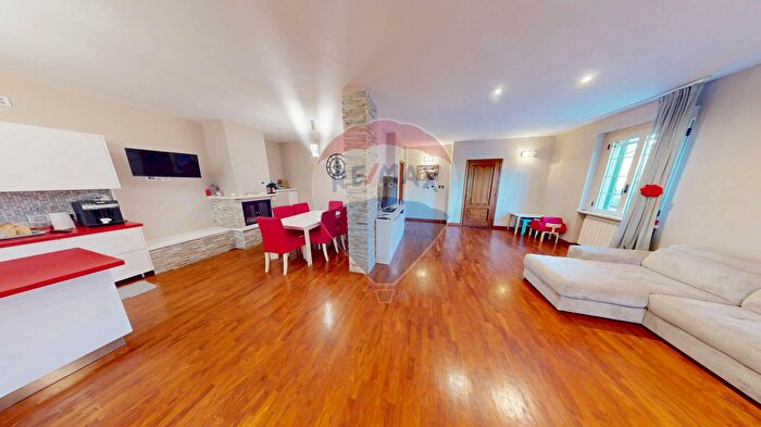 Casa con 8 locali in vendita in Via Pietro Rossi, Bastia Umbra