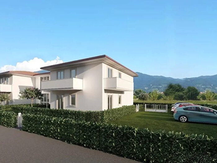 Appartamento trilocale in vendita in Massa
