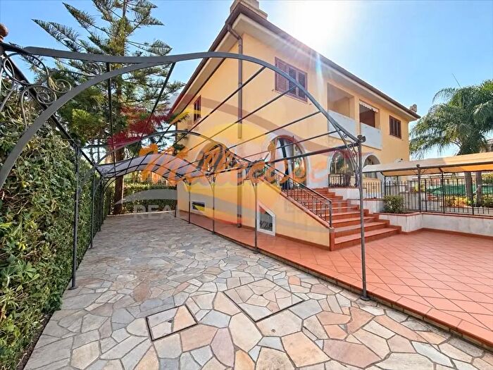 Casa con 6 locali in vendita in Siracusa