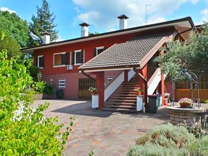 Casa con 15 locali in vendita in Majano