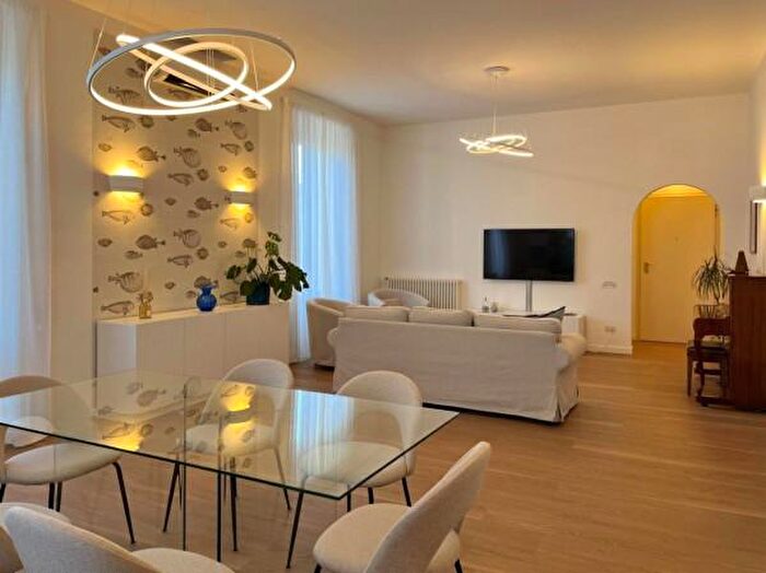 Appartamento con 6 locali in affitto in Forte Dei Marmi