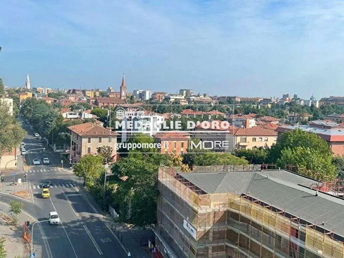 Appartamento con 6 locali in vendita in AdZe Via Fregni, Modena