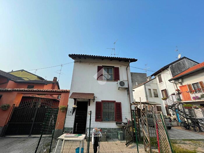 Casa bilocale in vendita in Via San Protaso, Casorate Primo