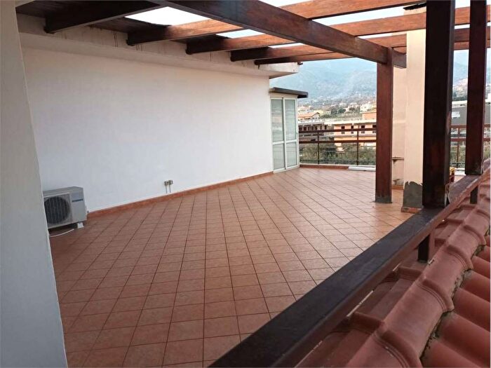 Appartamento trilocale in affitto in Centro, Formia