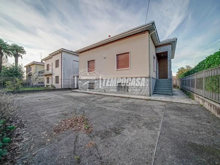 Casa trilocale in vendita in Via Dante Alighieri, Fagnano Olona