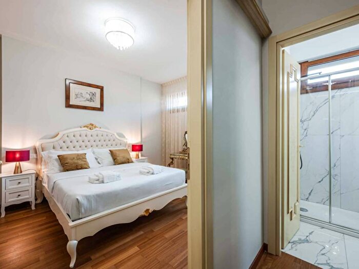 Appartamento quadrilocale in affitto in Via Riva di Reno, San Felice, Bologna