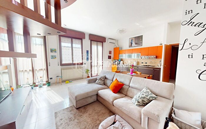 Appartamento trilocale in vendita in Corso Libertà, Cesano Maderno