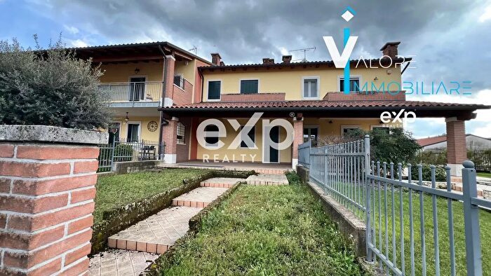 Casa con 5 locali in vendita in Monteforte DAlpone