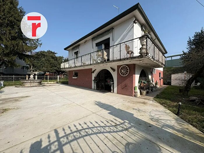 Casa con 7 locali in vendita in Via Luigi Pastro, Padova