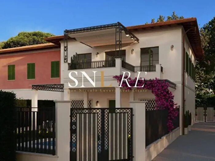 Casa con 6 locali in vendita in Viale Ammiraglio Morin, Forte Dei Marmi
