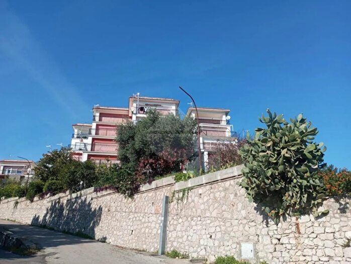 Casa con 7 locali in vendita in Minturno