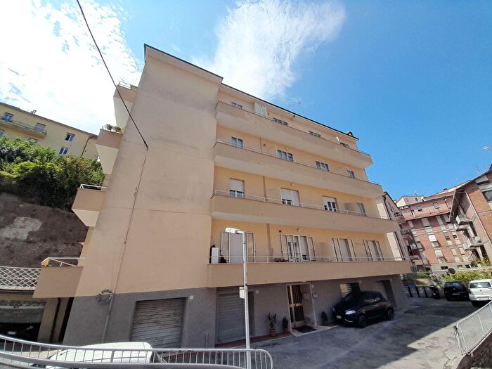 Appartamento con 8 locali in vendita in Via Madonna del Riccio, Perugia