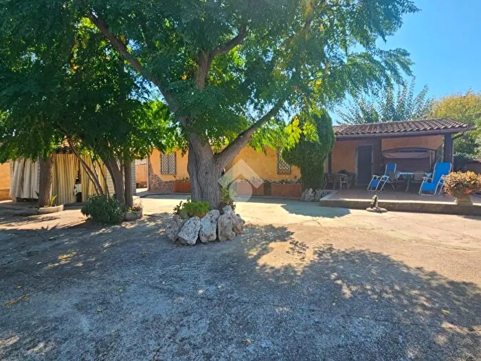 Casa con 6 locali in vendita in Str Litoranea, Latina