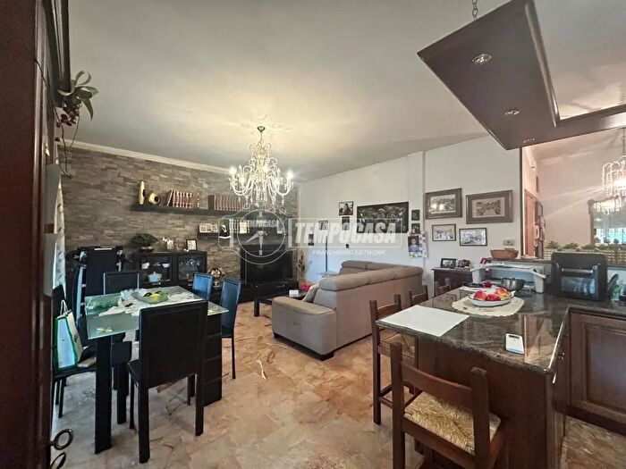 Appartamento quadrilocale in vendita in Via Marina, Comacchio